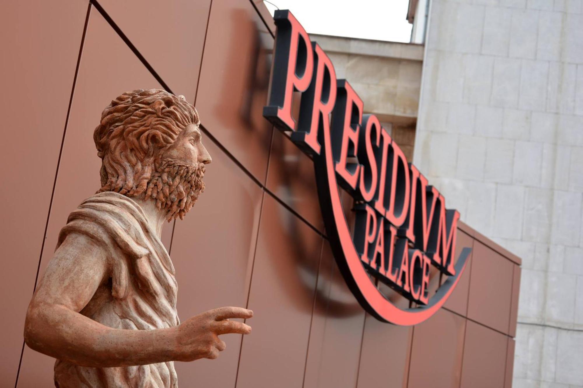 Hotel Presidivm Palace Lovech Exterior foto