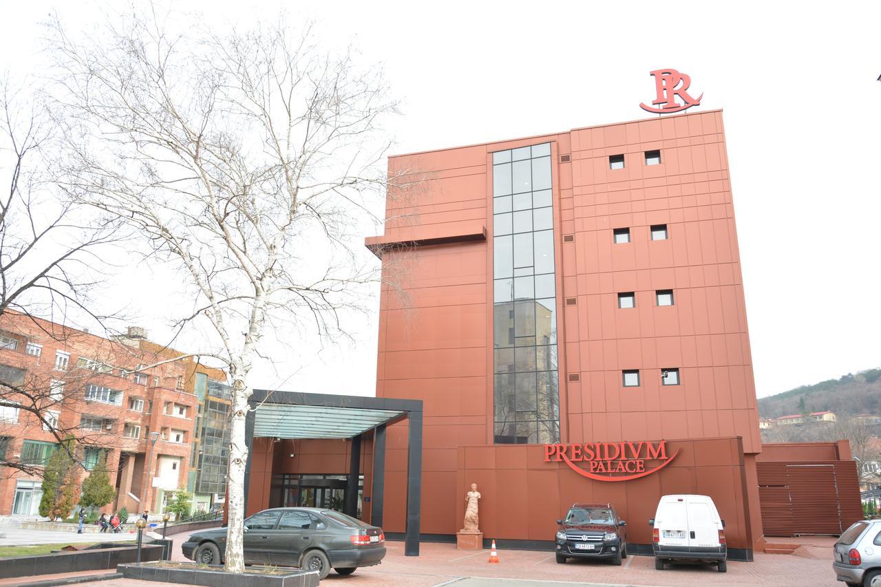 Hotel Presidivm Palace Lovech Exterior foto